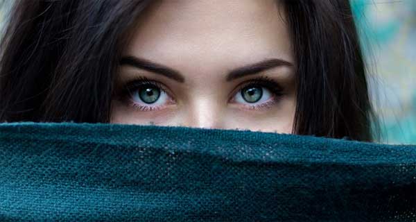 Augen einer jungen Frau