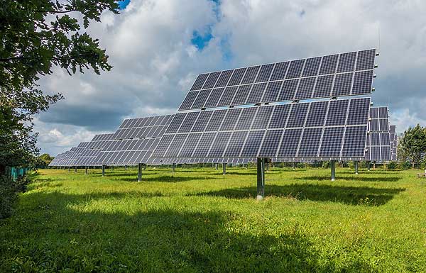 Solarpanels eines Freiland-Solarparks